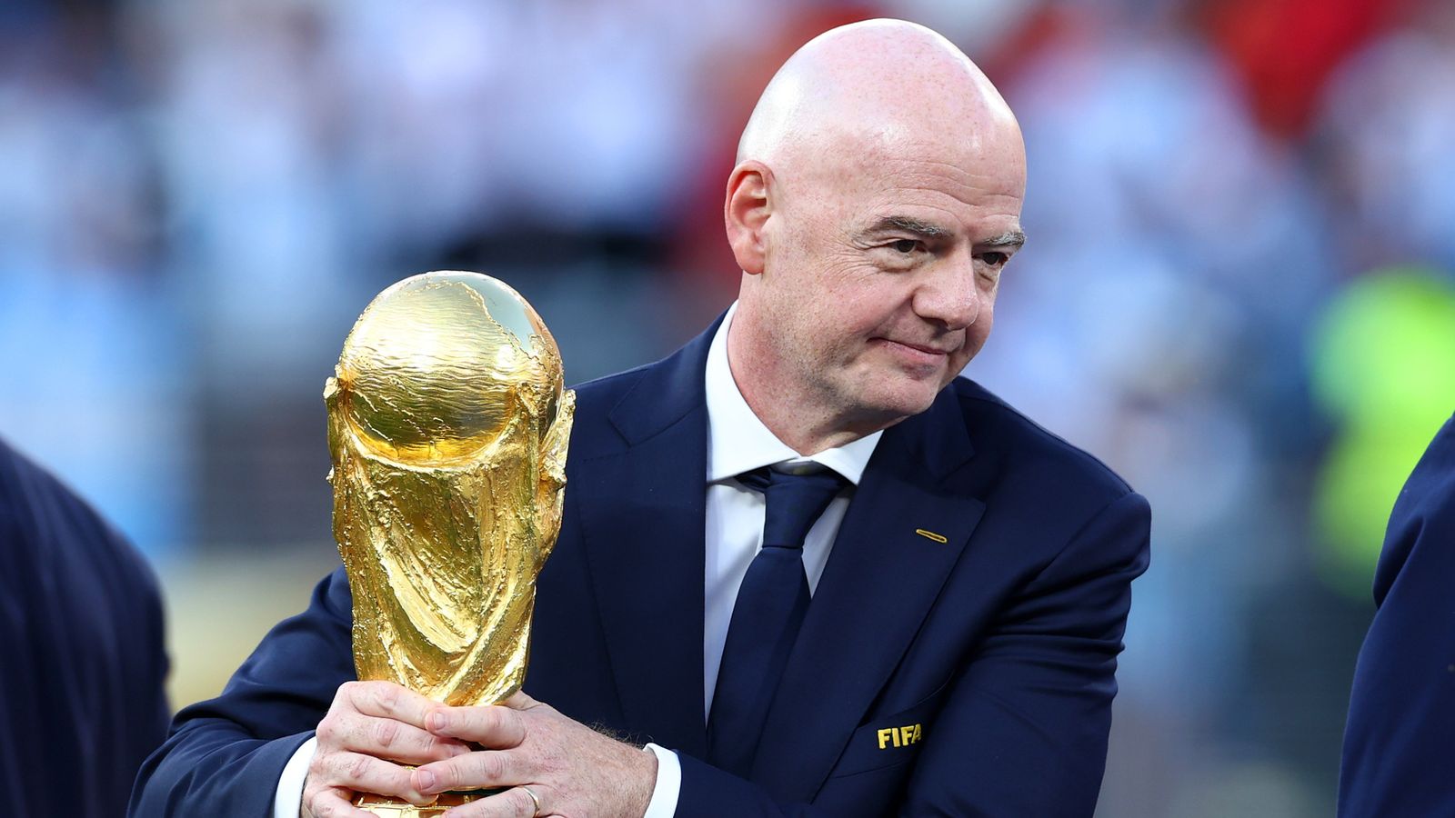世界杯:国际足联主席詹尼·因凡蒂诺提出3000万英镑激励,鼓励成员支持有争议的私人投资计划